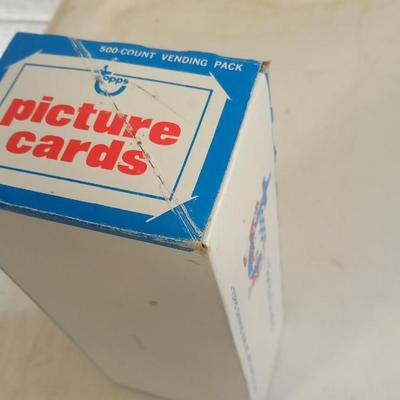 LOT 69     BOX OF 1985 TOPPS BASEBALL CARDS