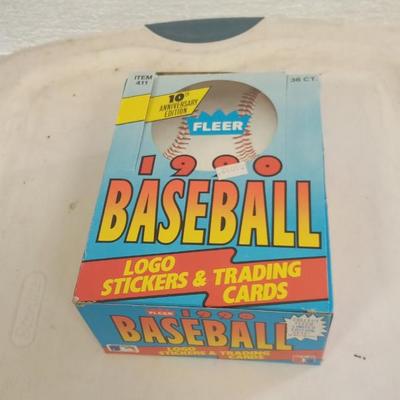 LOT 72   BOX OF 1990 FLEER BASEBALL CARDS