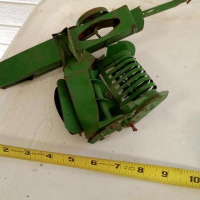 LOT 77      JOHN DEERE TOY BAILER