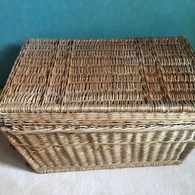 Extra large wicker basket with attached lid