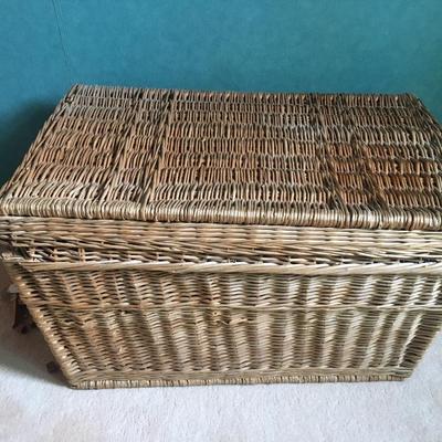 Extra large wicker basket with attached lid
