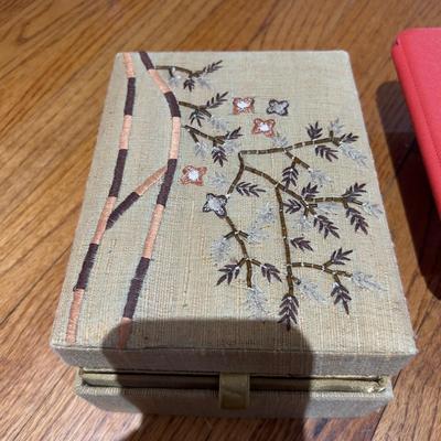 1912 Beaded Jewelry Box with Jewelry