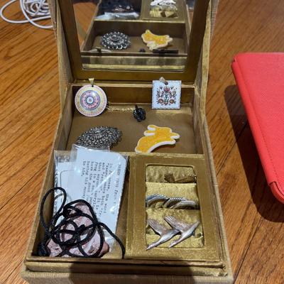 1912 Beaded Jewelry Box with Jewelry