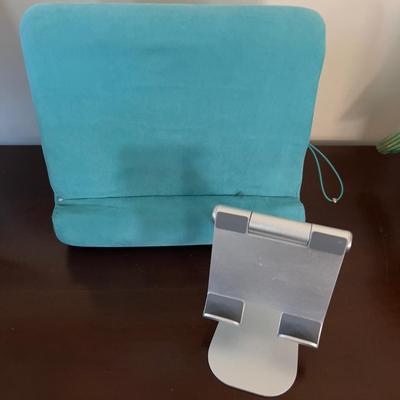 1915 IPad Accessory cushion Flippy stand and Lamicoll  Stand