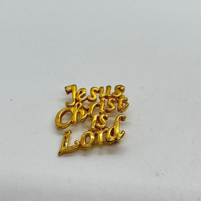 LOT 8: Misc. Christmas Pins