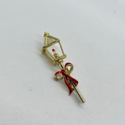 LOT 8: Misc. Christmas Pins