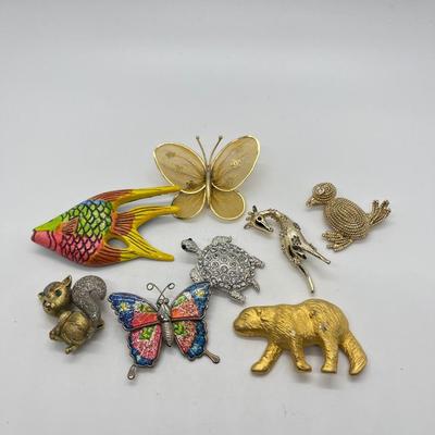 LOT 28: Eight Animal Themed Pins/Brooches  Napier and more