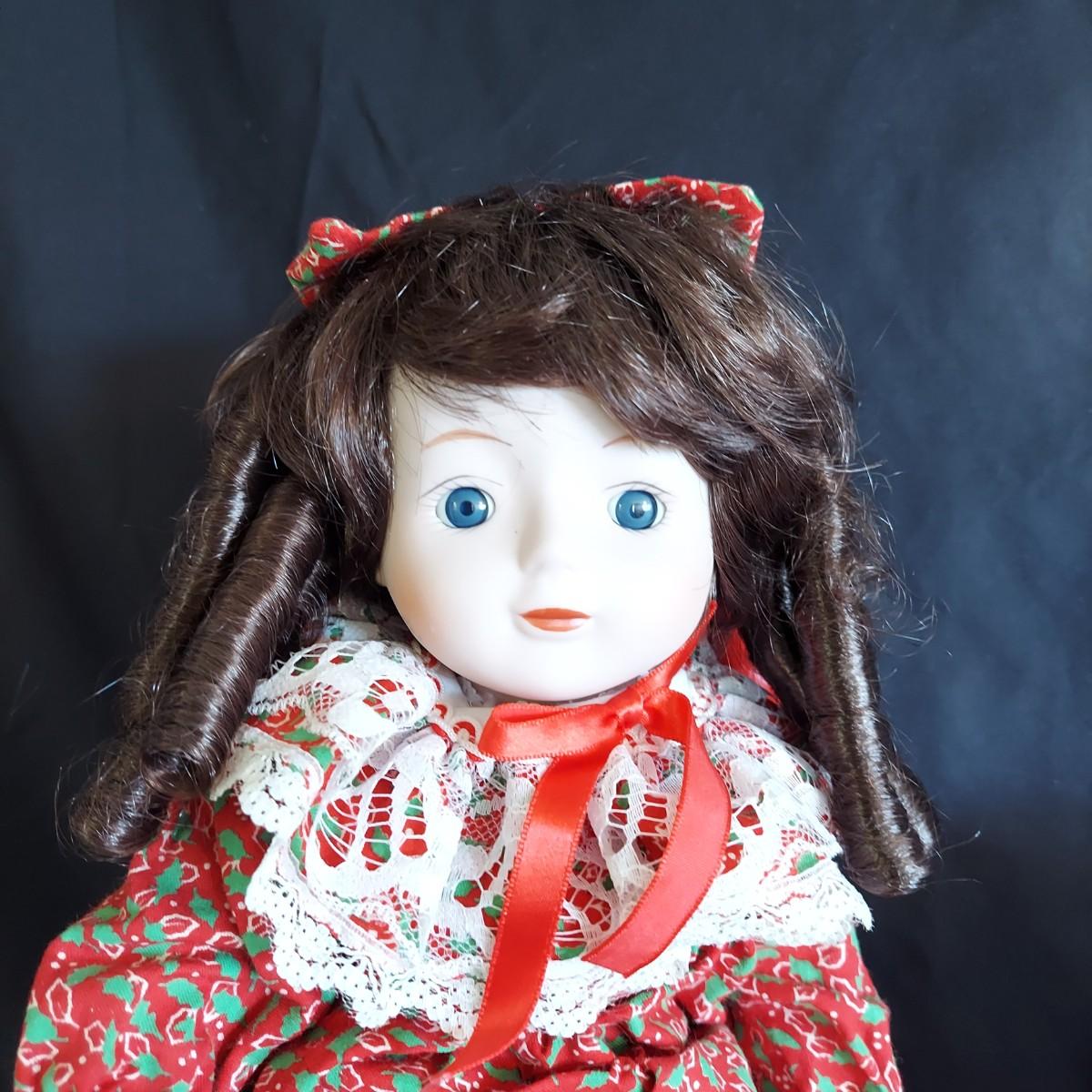 House of Lloyd Christmas Around the World Porcelain Dolls and More LR BBL