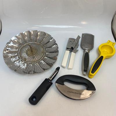 Kitchen Gadget Lot Steamer Basket Grater Citrus Juicer Peeler Pastry Herb Chopper Knife