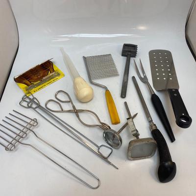 Mixed Lot of Various BBQ Meat Cutting Grilling Slicing Utensils
