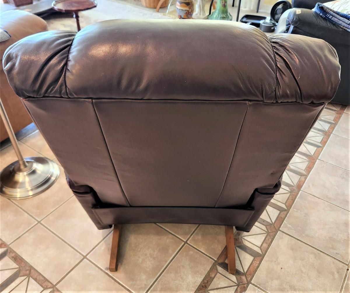 Lot 133 LazyBoy Recliner Brown Leather good condition