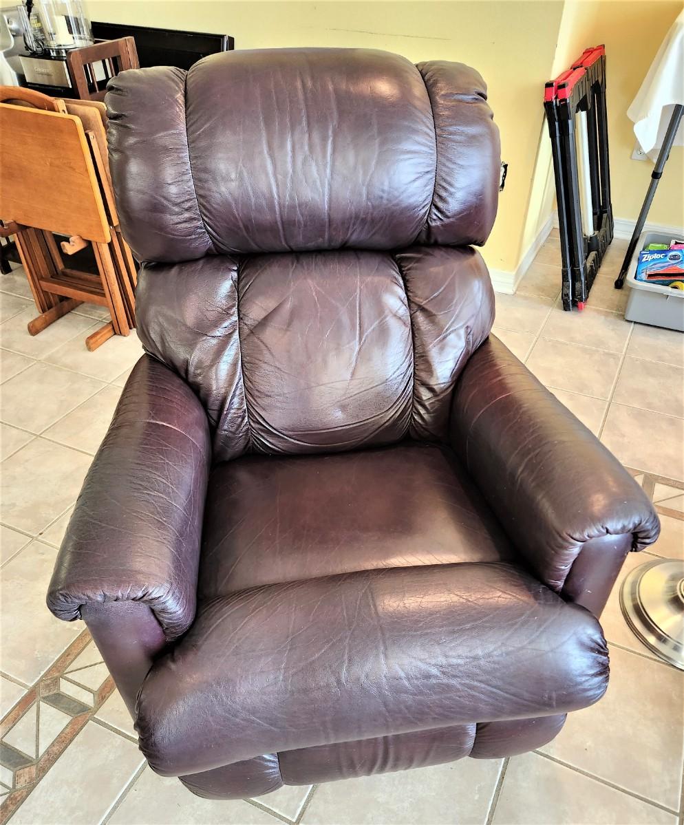 Lot 133 LazyBoy Recliner Brown Leather good condition