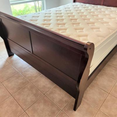 Lot #140  Nice Contemporary Sleigh-style bed - QUEEN