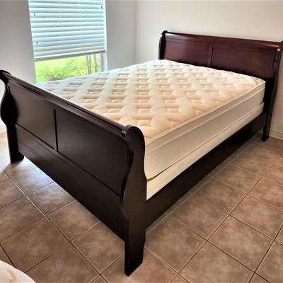 Lot #140  Nice Contemporary Sleigh-style bed - QUEEN