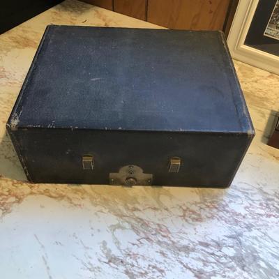 Antique underwood typewriter