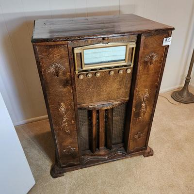Vintage Radio Console Converted to Bar   Lot 89