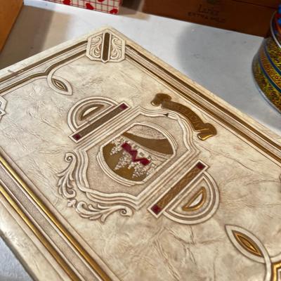 Cigar box, chocolate boxes and tins 