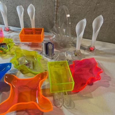 Large lot of Plastic Florescent Holders