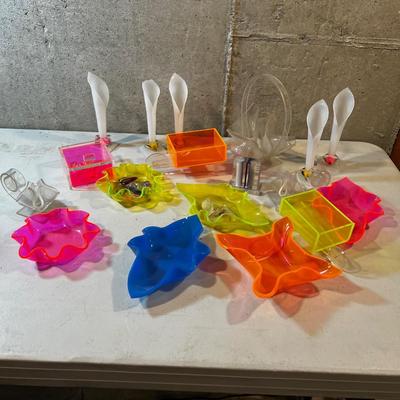 Large lot of Plastic Florescent Holders
