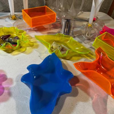 Large lot of Plastic Florescent Holders