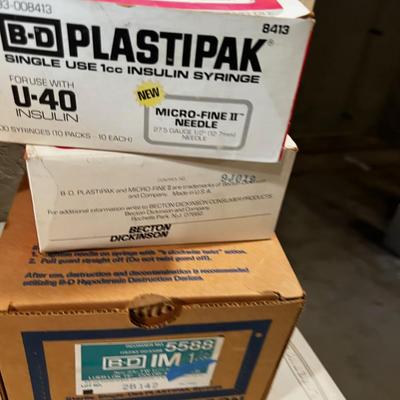 Large Lot of Syringes. NEW 