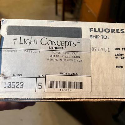 4 foot Florescent Light new in the Box 