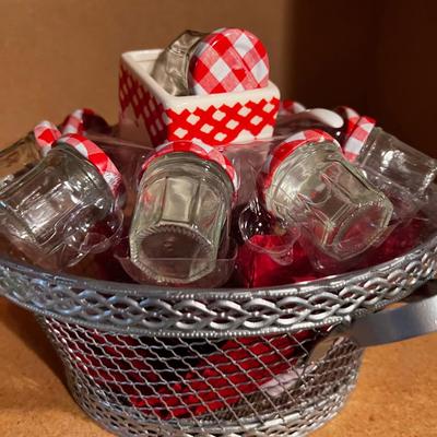 Cute Basket of Small Jars as a gift of your honey and jams. 