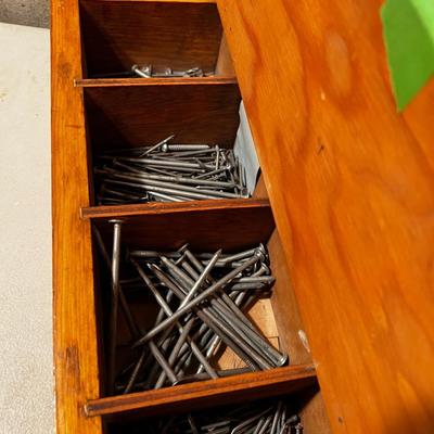 AWESOME Nail Tote with a nail apron 