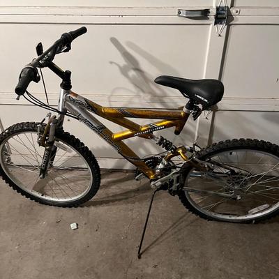 XFX4 Vertical Mountain Bike 
