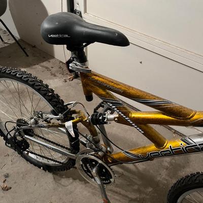 XFX4 Vertical Mountain Bike 