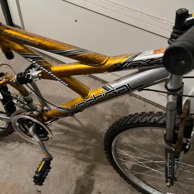 XFX4 Vertical Mountain Bike 