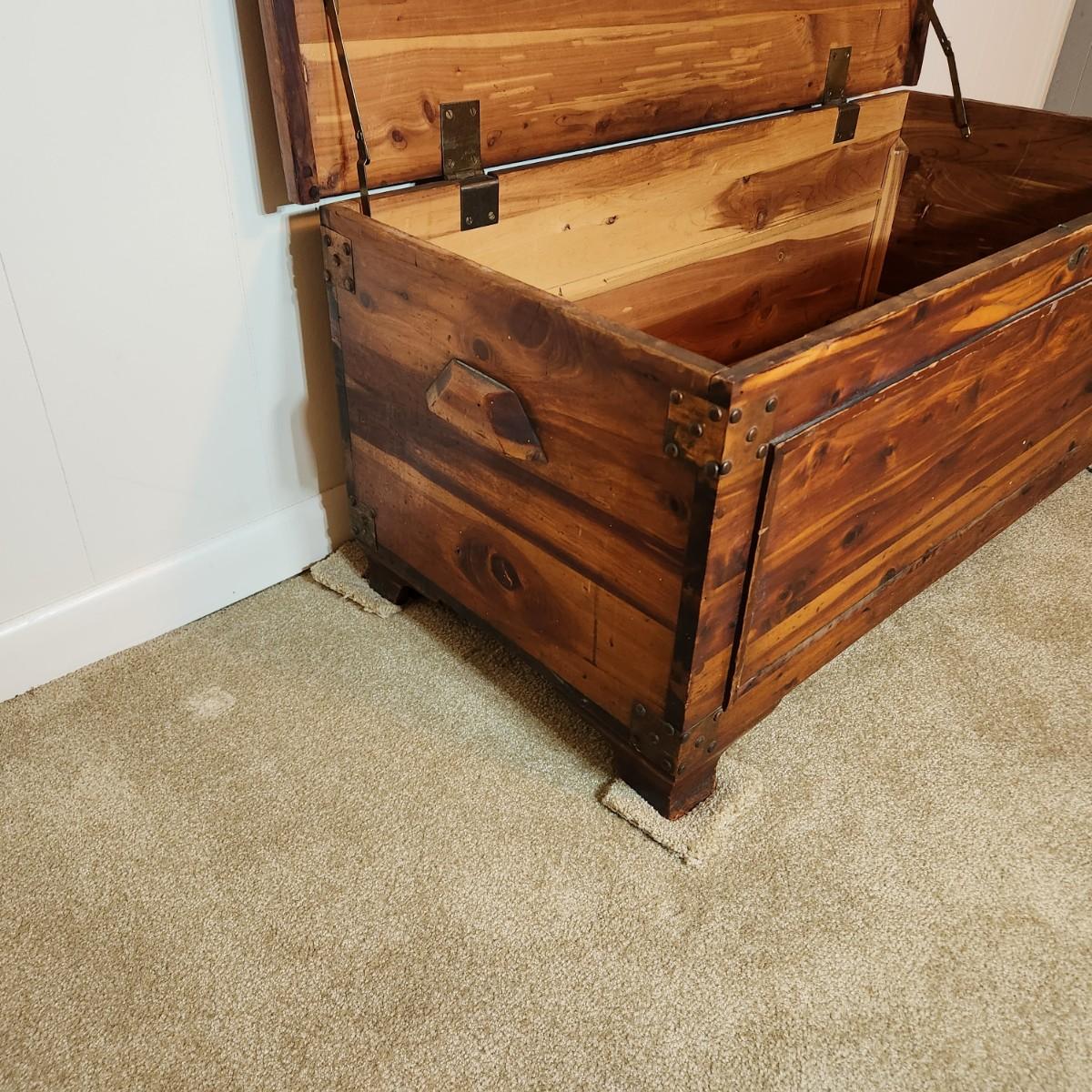 The Standard Red Cedar Chest Company 42x20x17