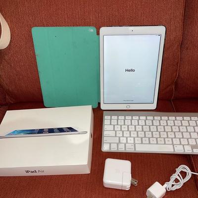 LOT 2002 Apple IPad Model: A1893 6th Generation 9.7â€ Screen