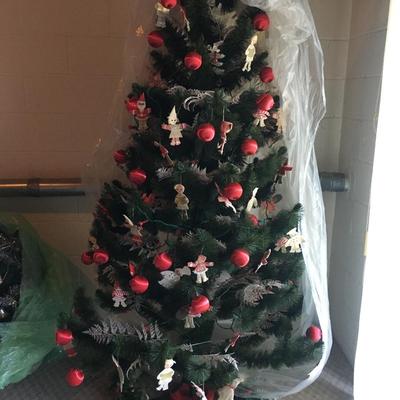 Artificial 6' Christmas tree with ornaments