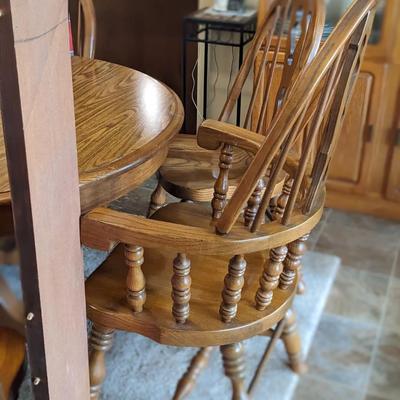 Very Nice Oak Dining Table and 6 Chairs, 1 Leaf