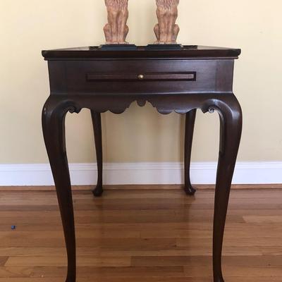 LOT 10M: Virginia Galleries Queen Anne Style Side Table w/ Lion Bookends