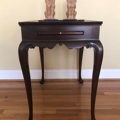 LOT 10M: Virginia Galleries Queen Anne Style Side Table w/ Lion Bookends