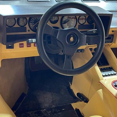 1988 Lamborghini Countach 5000 Quattrovalvole / 7,000 miles / Al Burtoni