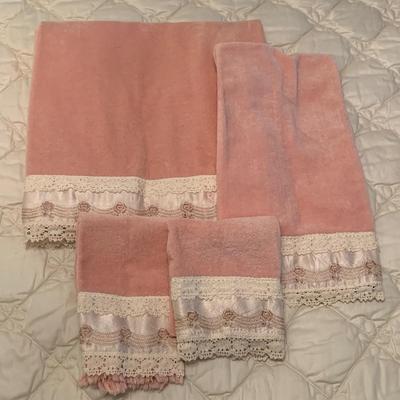 Lovely Lace Adorned Towels (M-HS)