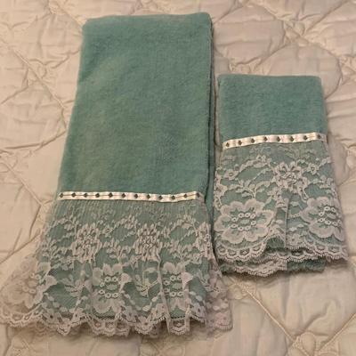 Lovely Lace Adorned Towels (M-HS)
