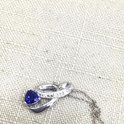 Beautiful Silver Pendant And Italy Chain Blue Sapphire Type Color Stone