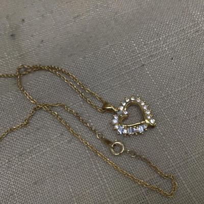 Pretty Faux Diamond Hear Necklace
