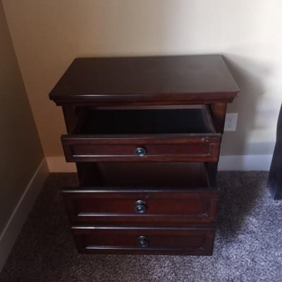 3 DRAWER NIGHT STAND AND TABLE LAMP