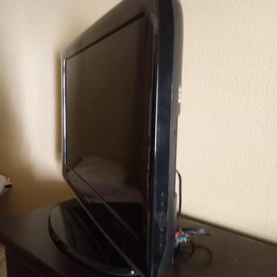 SAMSUNG 32 INCH LCD TELEVISION WITH REMOTE