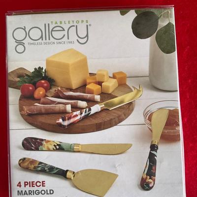 Four piece Marigold cheese knives.
