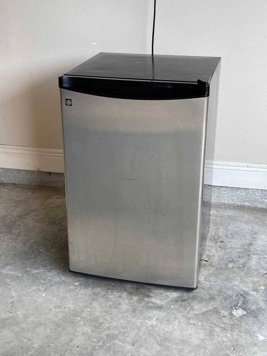 GE Mini Fridge Stainless Front