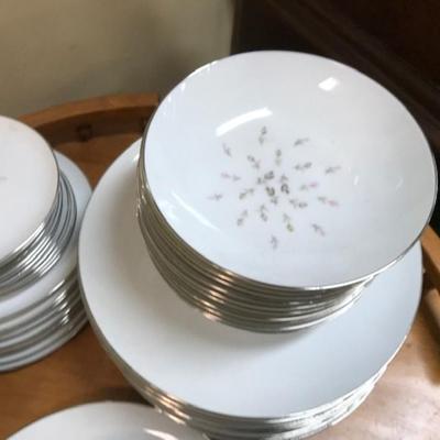 China set 92 pieces of Petite Bouquet dinnerware.