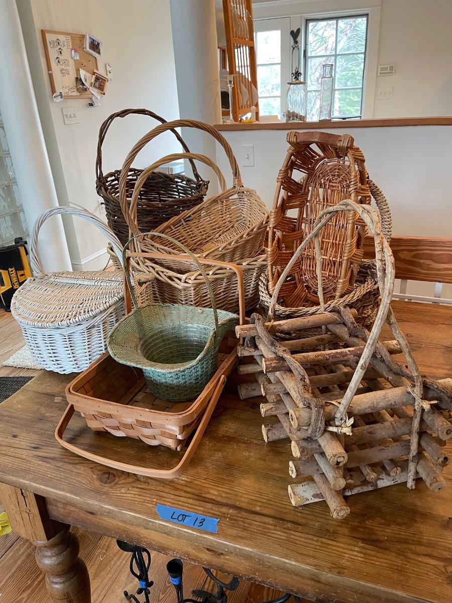 Lot 13 9 Baskets, various sizes and shapes