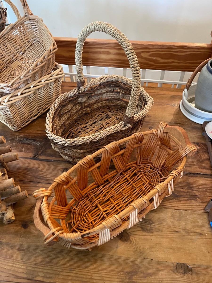 Lot 13 9 Baskets, various sizes and shapes