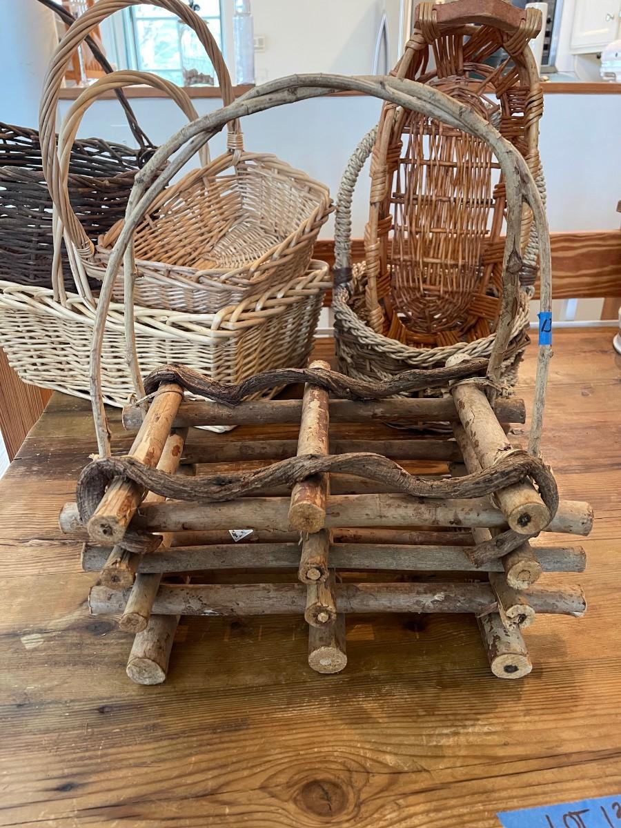 Lot 13 9 Baskets, various sizes and shapes